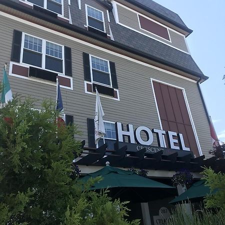 Crescent Suites Hotel Уолтъм Екстериор снимка