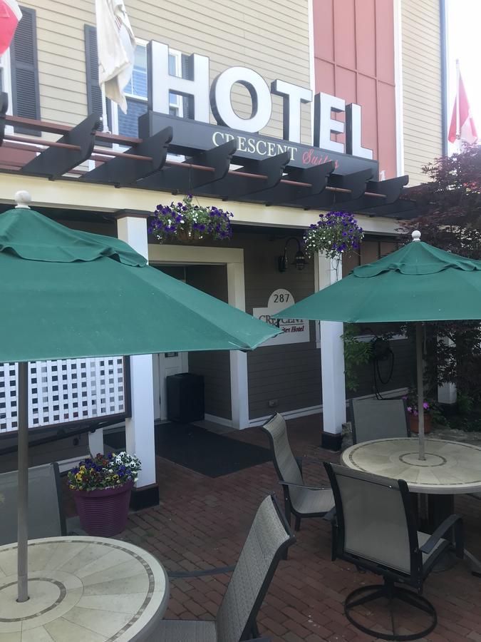 Crescent Suites Hotel Уолтъм Екстериор снимка