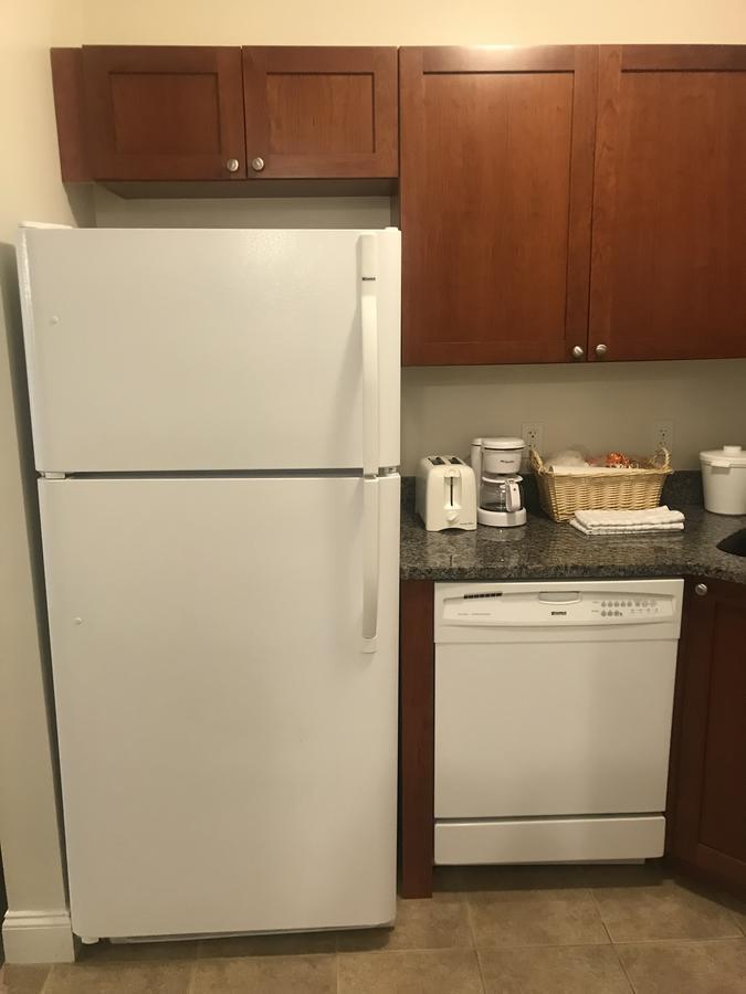 Crescent Suites Hotel Уолтъм Екстериор снимка