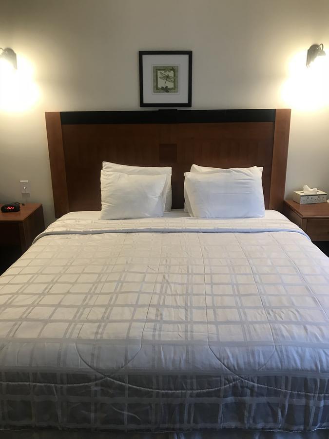 Crescent Suites Hotel Уолтъм Екстериор снимка