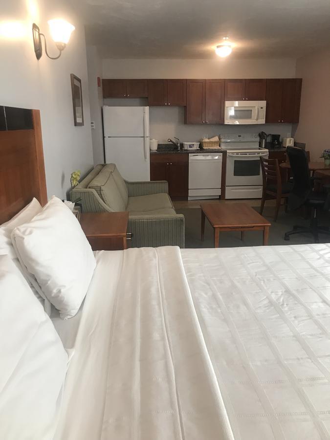 Crescent Suites Hotel Уолтъм Екстериор снимка