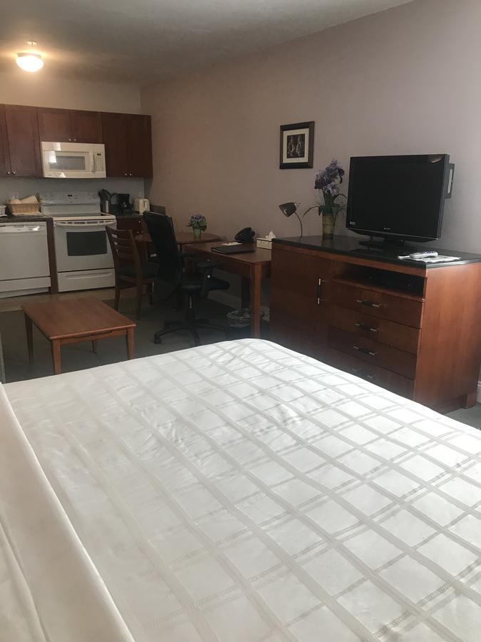 Crescent Suites Hotel Уолтъм Екстериор снимка