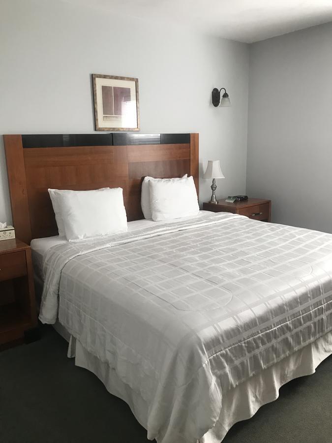 Crescent Suites Hotel Уолтъм Екстериор снимка