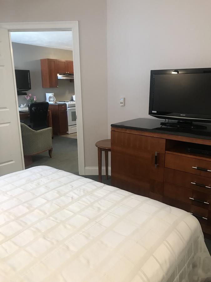Crescent Suites Hotel Уолтъм Екстериор снимка