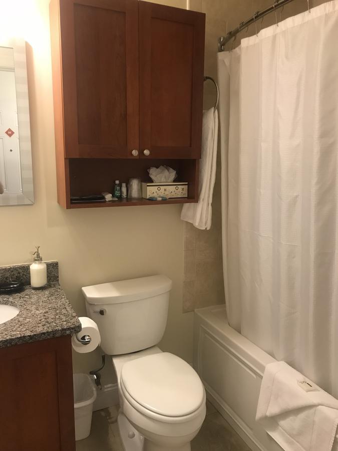 Crescent Suites Hotel Уолтъм Екстериор снимка