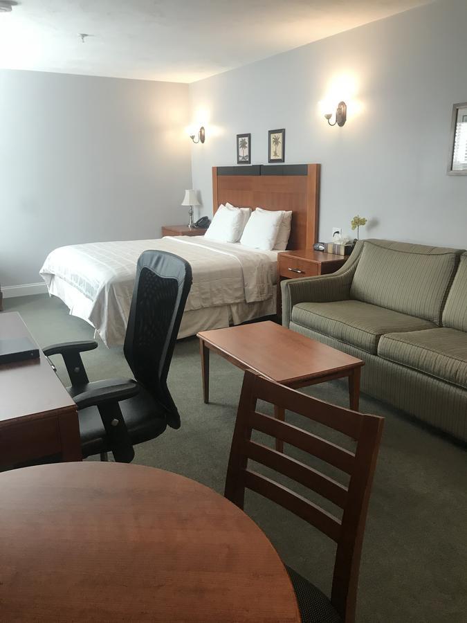 Crescent Suites Hotel Уолтъм Екстериор снимка