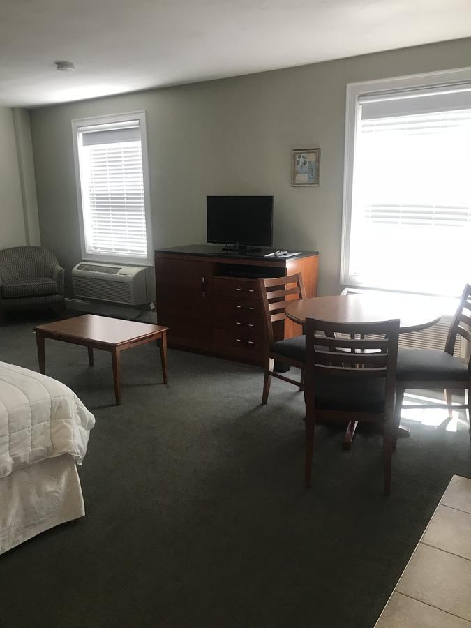 Crescent Suites Hotel Уолтъм Екстериор снимка