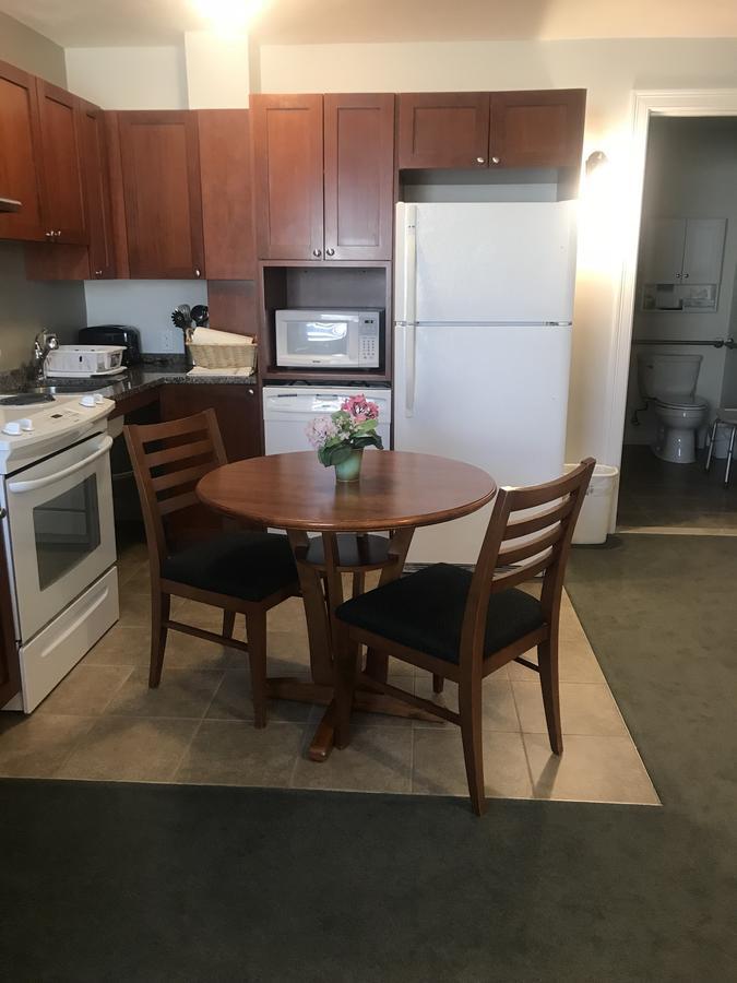 Crescent Suites Hotel Уолтъм Екстериор снимка